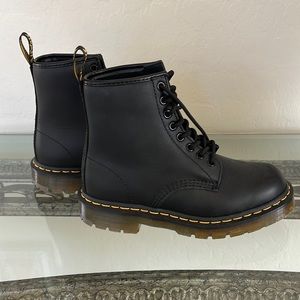 Dr Martens Mens SMOOTH LEATHER LACE UP BOOTS